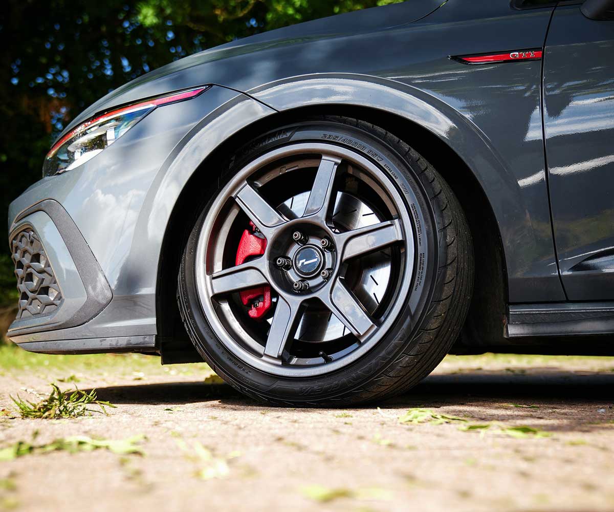 Racingline Vwr R-06 18X8.5 (Et44) Flow Formed Gloss Gunmetal Wheel 14 Racingline Vwr R-06 18X8.5 (Et44) Flow Formed Gloss Gunmetal Wheel - Image 14