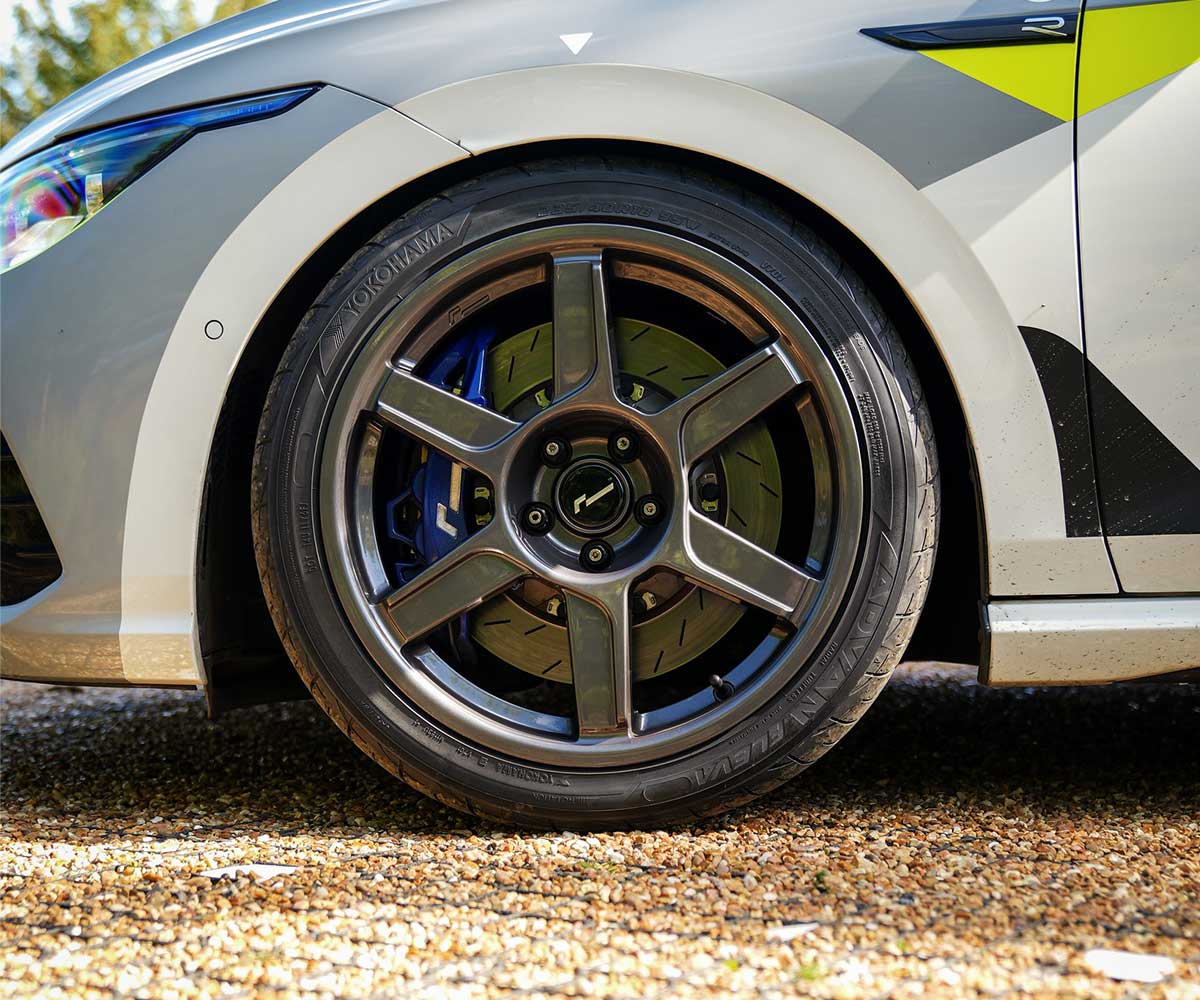 Racingline Vwr R-06 18X8.5 (Et44) Flow Formed Gloss Gunmetal Wheel 6 Racingline Vwr R-06 18X8.5 (Et44) Flow Formed Gloss Gunmetal Wheel - Image 6